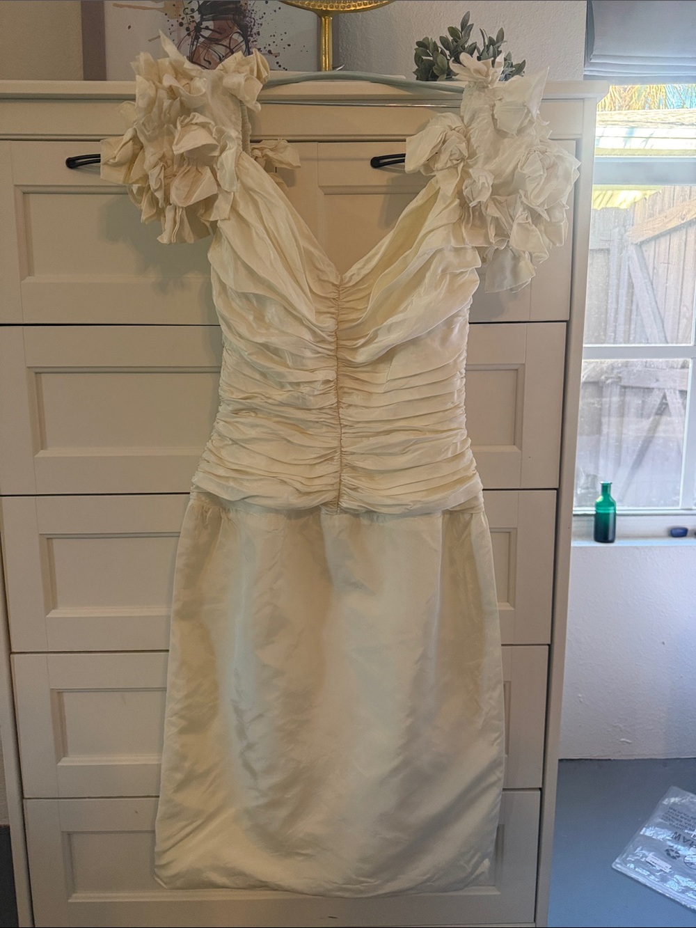 Genuine Vintage 1970’s Ivory Ruffled Sleeve Sheath Dress size 8